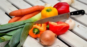 vegetables-knife-paprika-traffic-light-vegetable